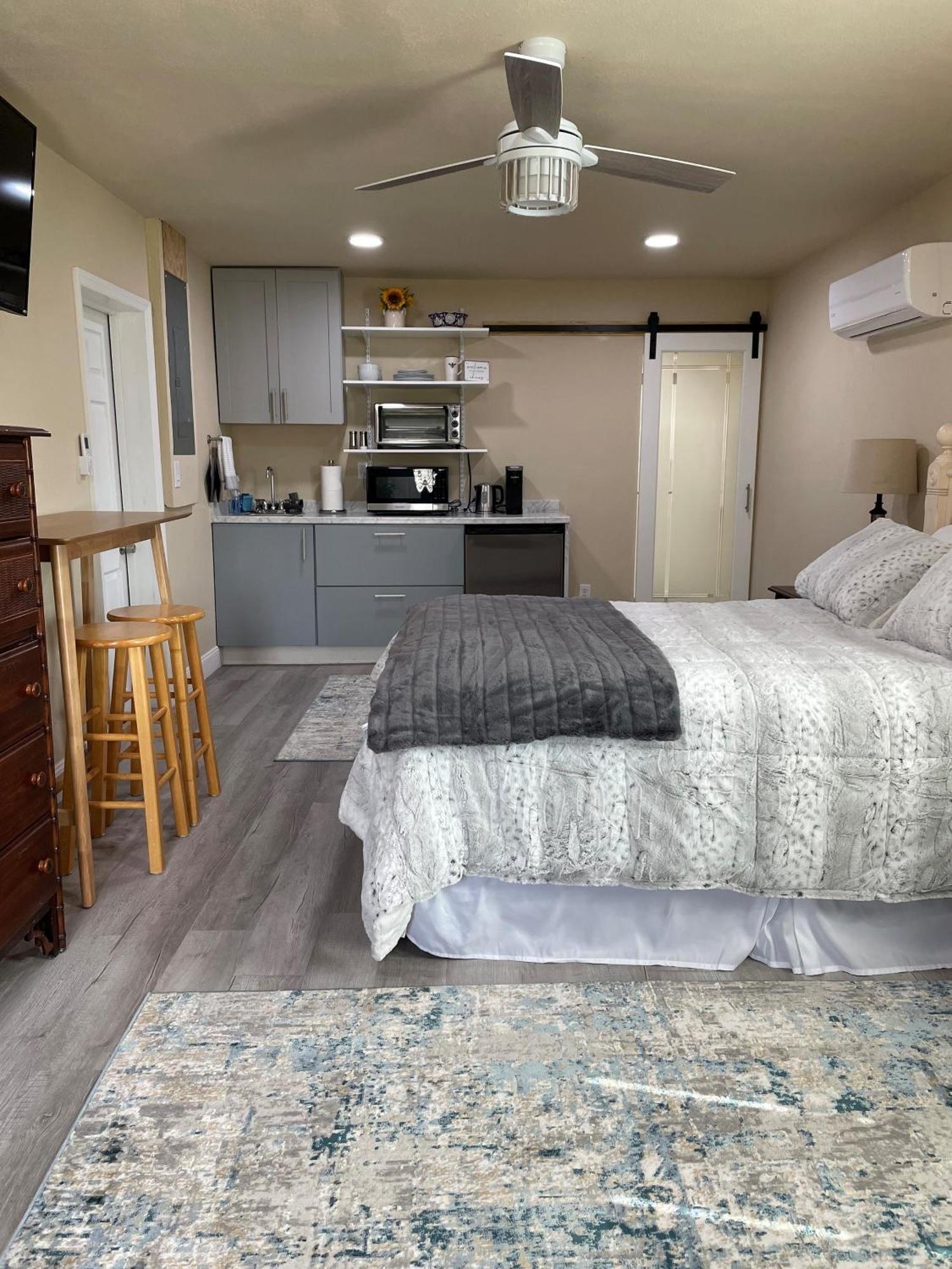 Studio B Polk City Экстерьер фото